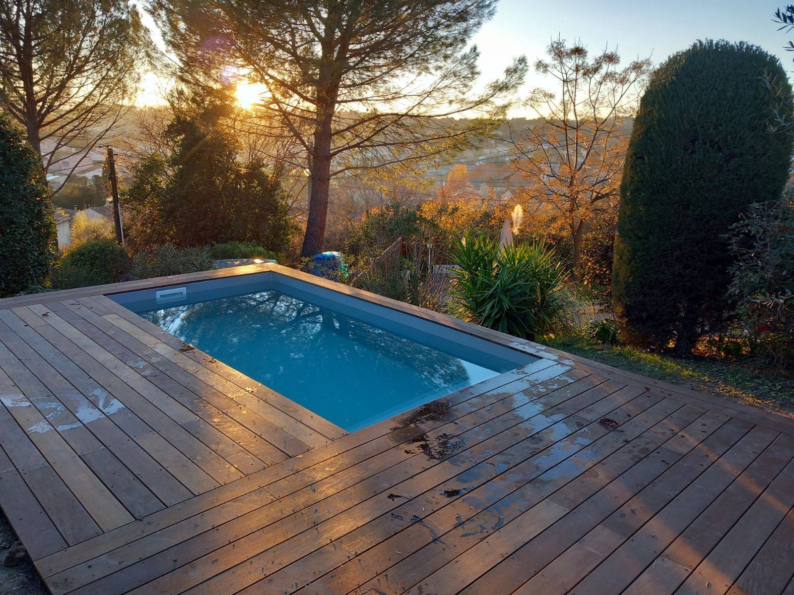 Installation d'une piscine en bois sur mesure, de - de 10 m2, semi-enterrée, dans le département des Alpes-Maritimes