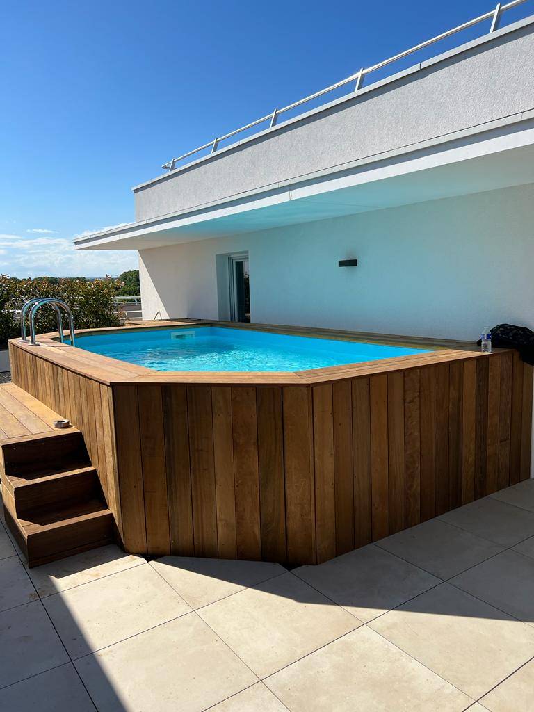 Installation d'une piscine en bois de moins de 10 m2 sur un toit terrasse