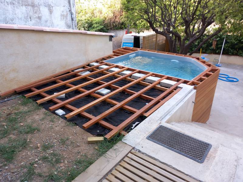 Chantier de construction de piscine sur-mesure avec accès difficile en centre-ville de Nice (06000)