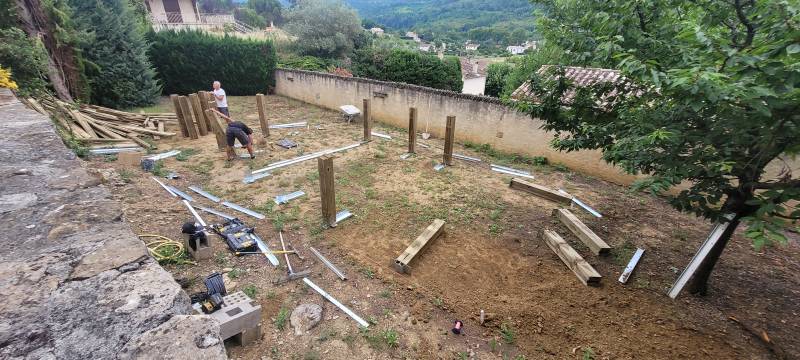 comment installer une piscine hors-sol sur un terrain en terrasses