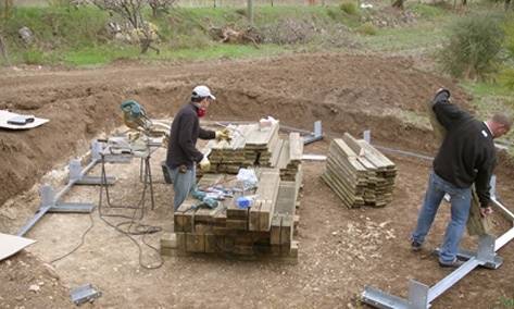 ETAPE 2 : LE MONTAGE DE L'OSSATURE METALLIQUE PISCINE BOIS LE BON BAIN