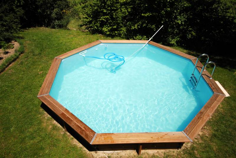 Une piscine hors-sol sur-mesure livrée à Montpellier : Montage rapide et résultat professionnel