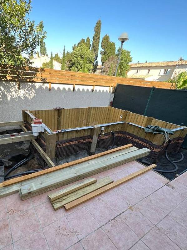 La société LE BON BAIN est le spécialiste des piscines en bois dans le département des Bouches-du-Rhône