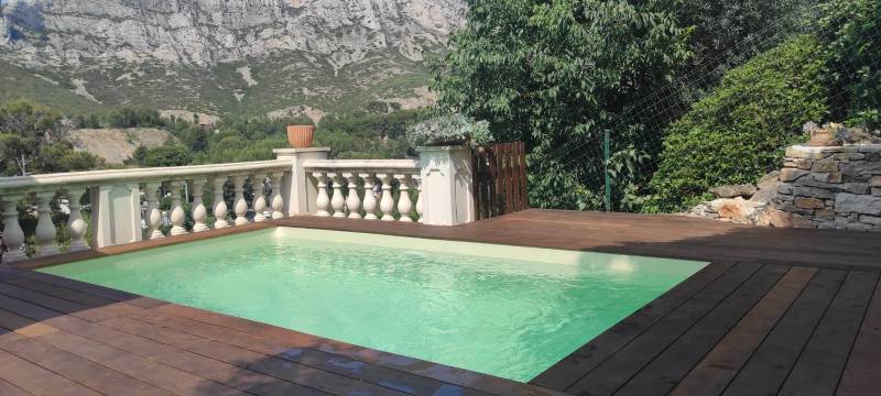 Piscines en bois sur mesure avec installation en kit rapide et efficace à Marseille et dans les Bouches-du-Rhône