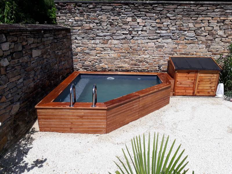 Piscine bois LE BON BAIN, modèle TAHAA semi-enterrée bardée