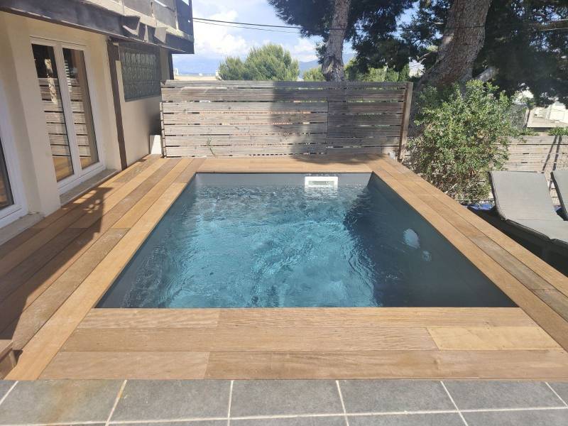 Construction d'une piscine bois sur mesure dans la région PACA