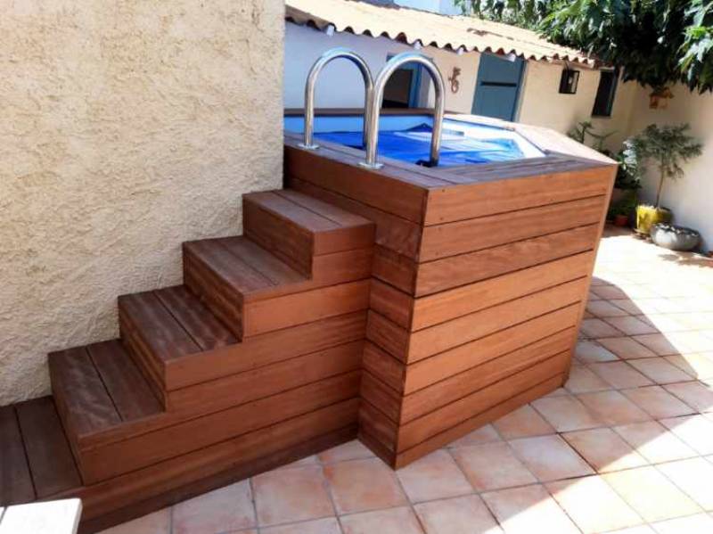 MARSEILLE 12, construction d'une petite piscine en bois de forme libre hors-sol, - de 10 m2, en hauteur 115 cm