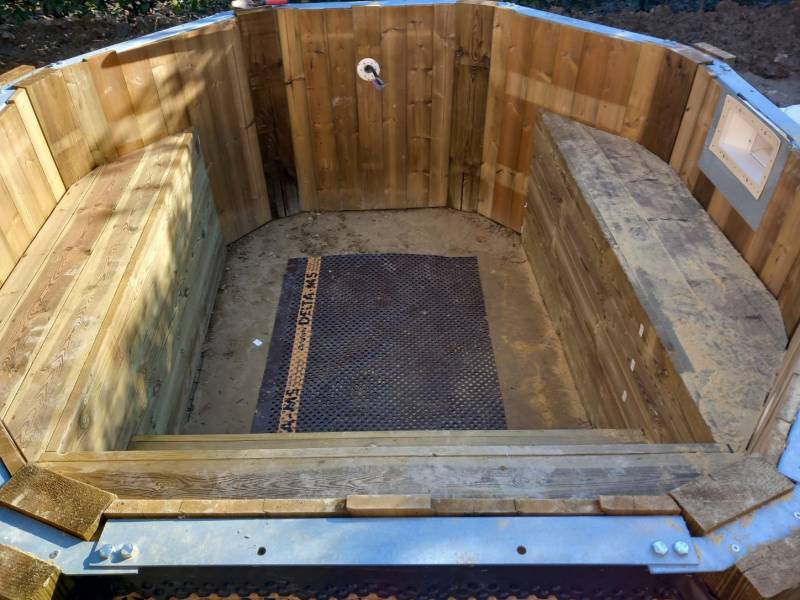 Construction d'une banquette sous liner à l'intérieur d'une piscine